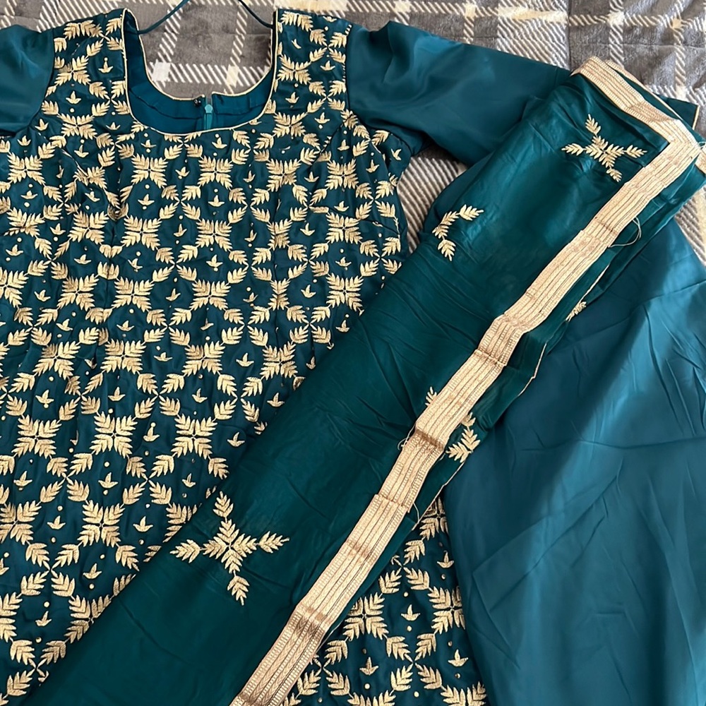 Women’s Salwaar Kameez